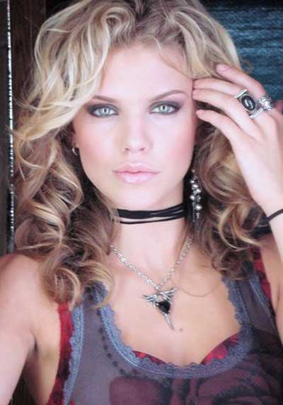 安娜丽尼·麦考德(AnnaLynne McCord)